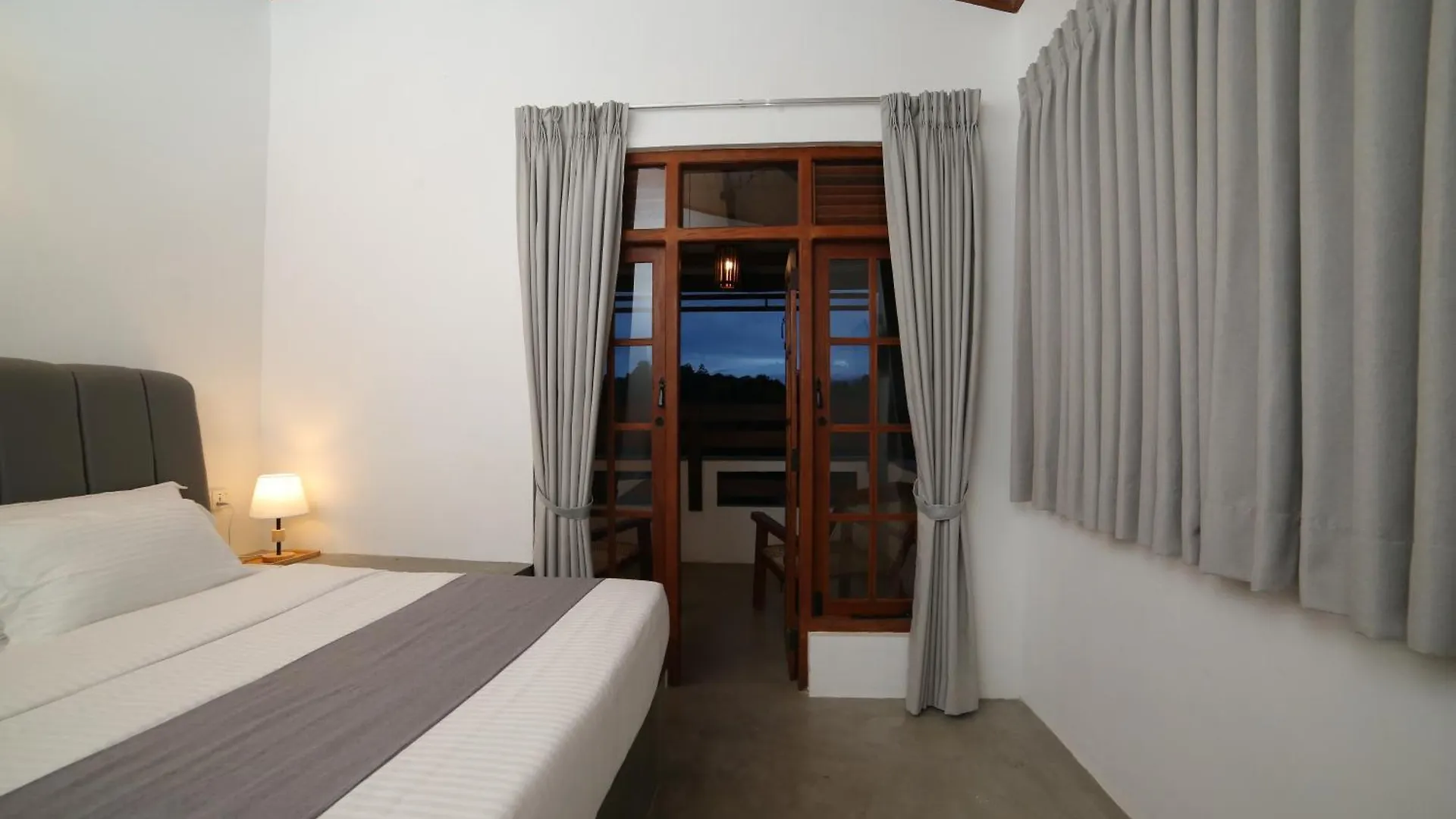 Kandy Mount Breeze Sirimalwatta 0*,